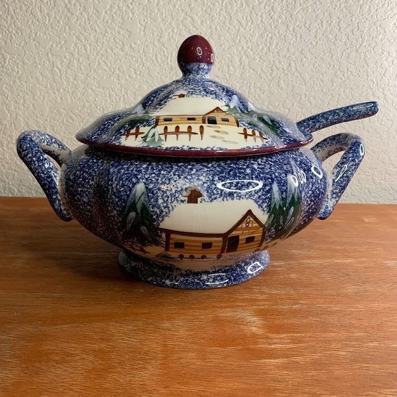 The Cook’s Bazaar Holly Mountain Lodge Hand Painted Ceramic Serving Dish & Spoon - Picture 1 of 16